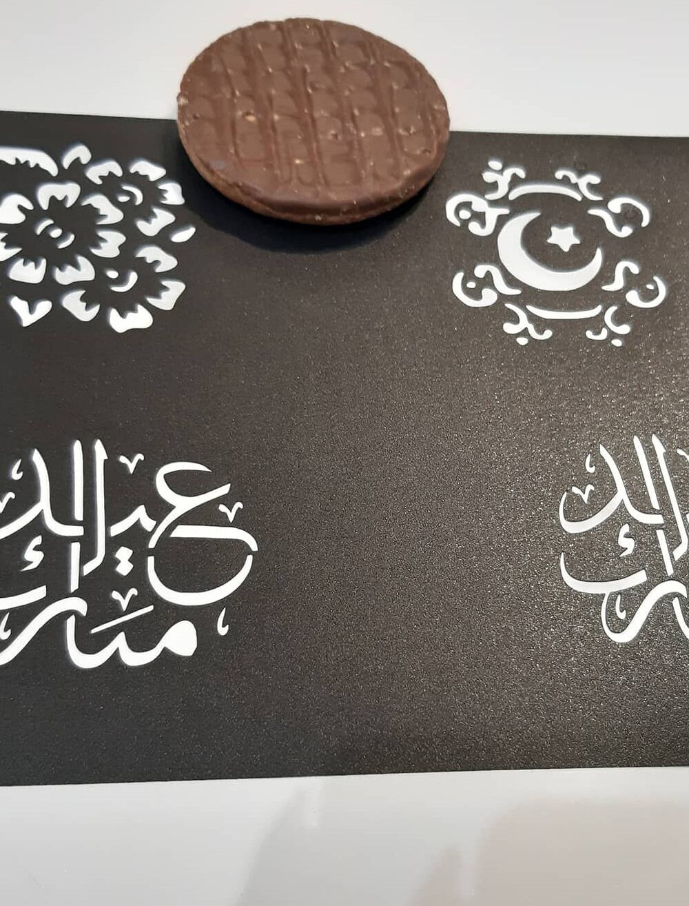 Eid Mubarak calligraphie pochoir magnum, biscuits