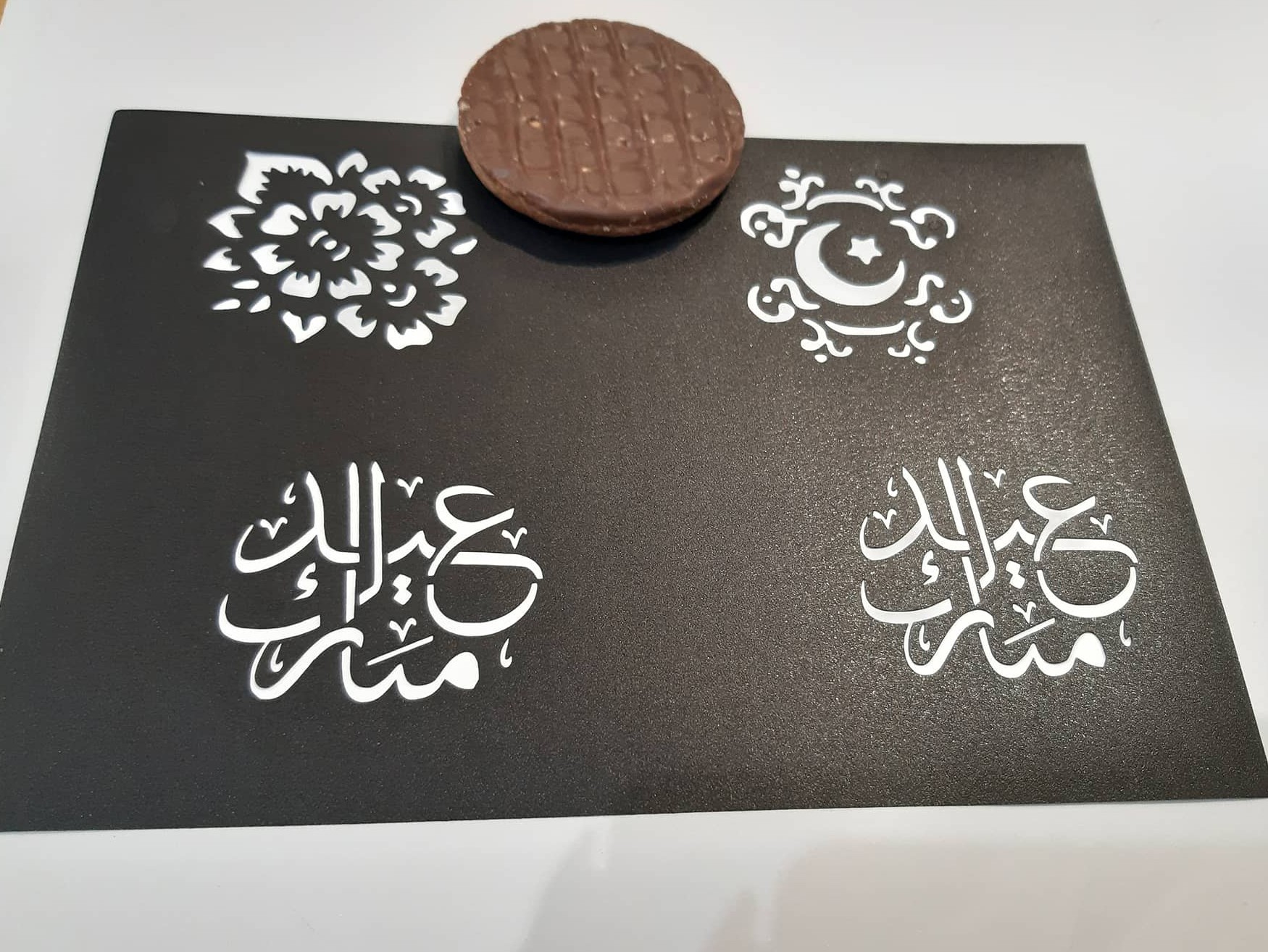 Eid Mubarak calligraphie pochoir magnum, biscuits
