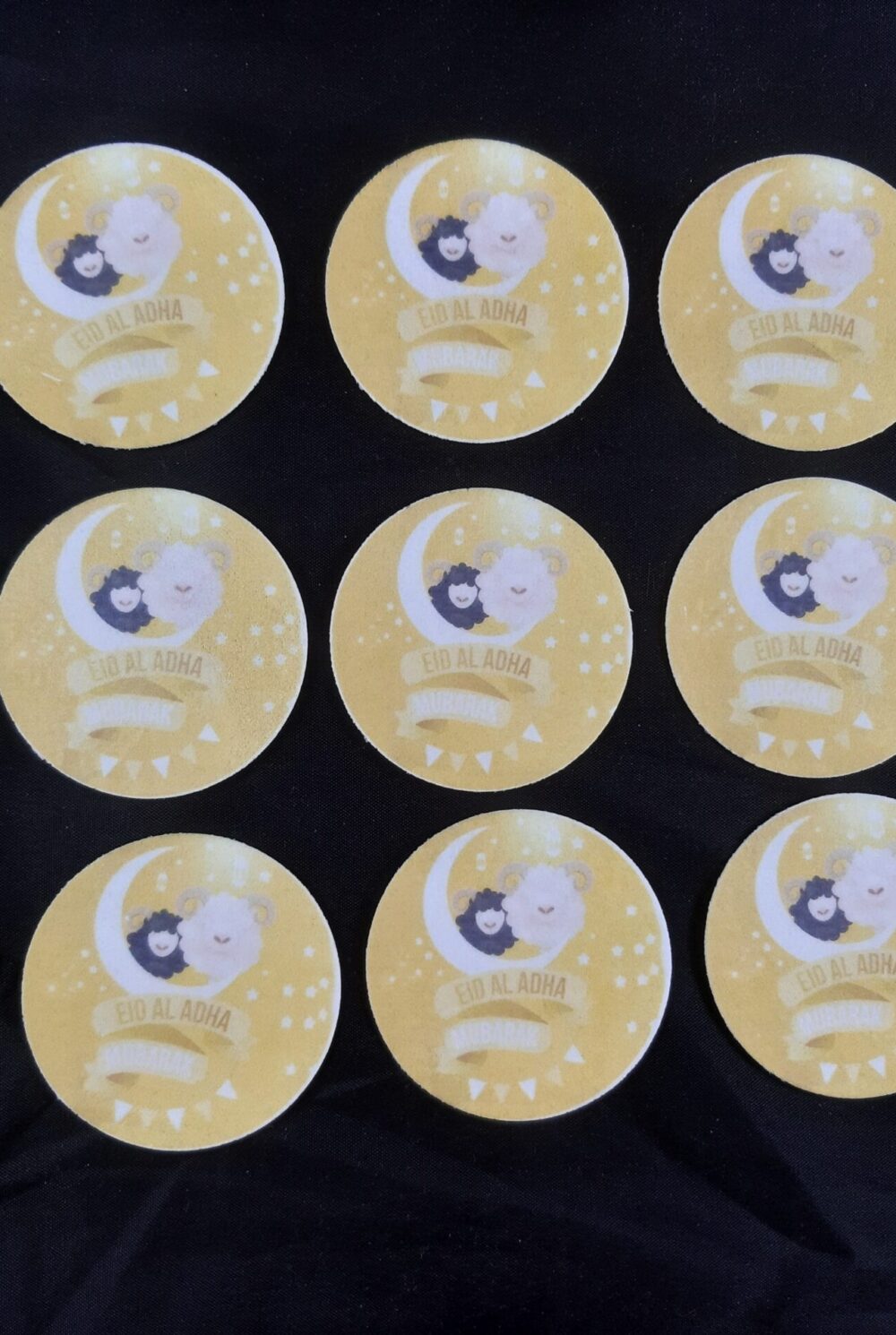 Eid Al Sadha fond jaune disques cupcake