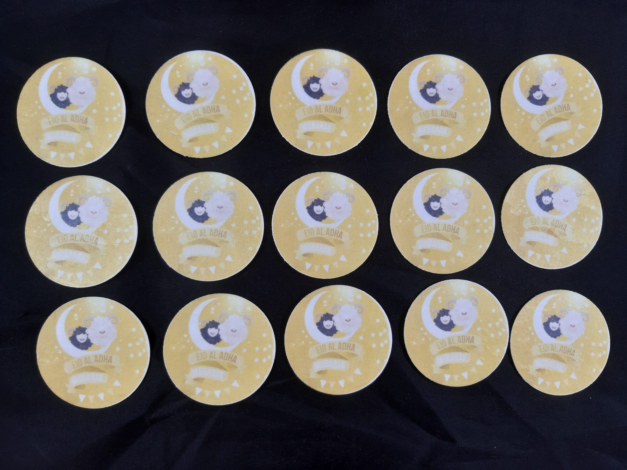 Eid Al Sadha fond jaune disques cupcake