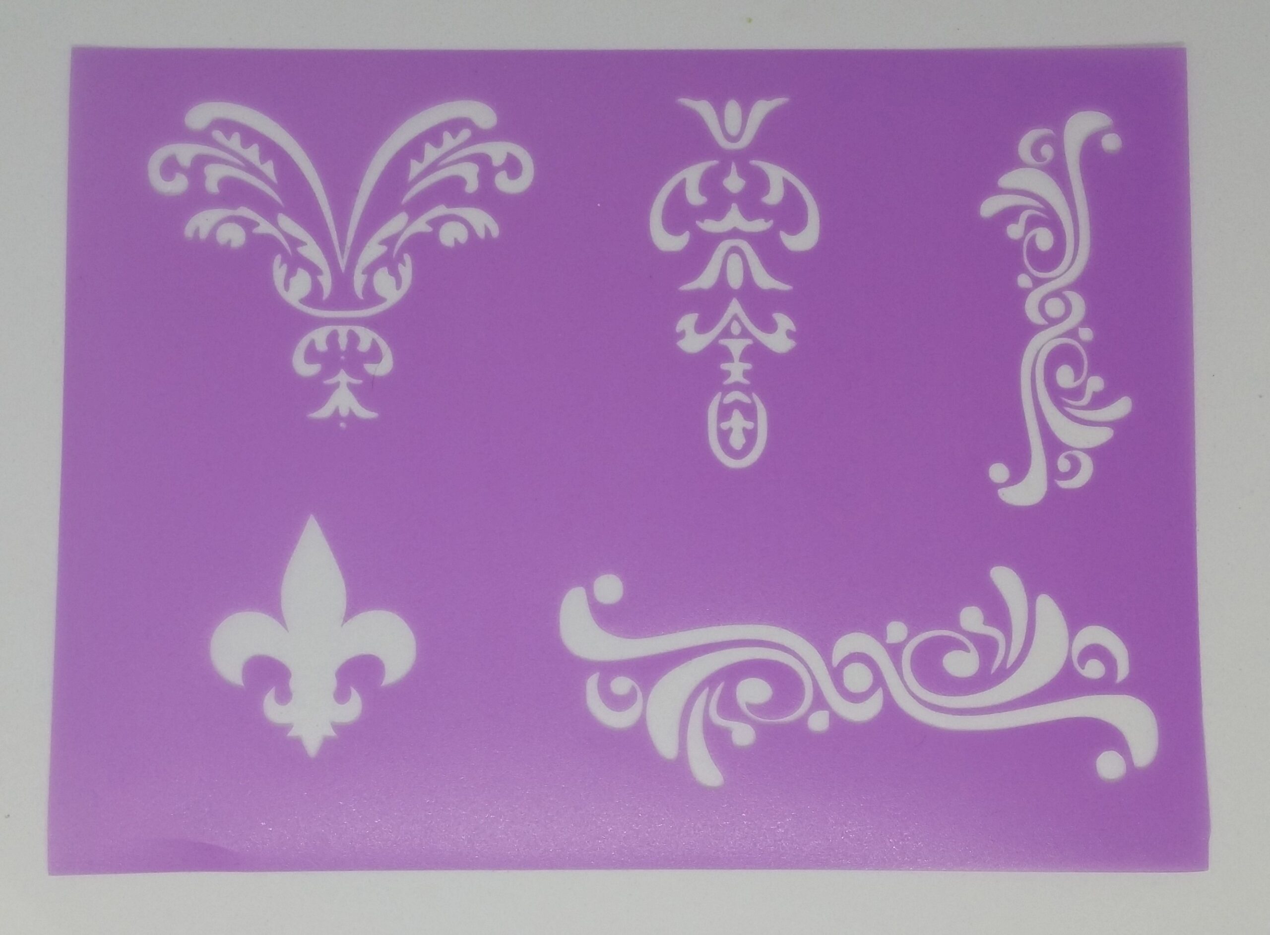 Fleur de Lys et ornement pochoir stencil gâteau
